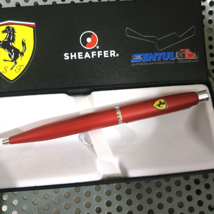 

original pulpen mewah logo Ferrari