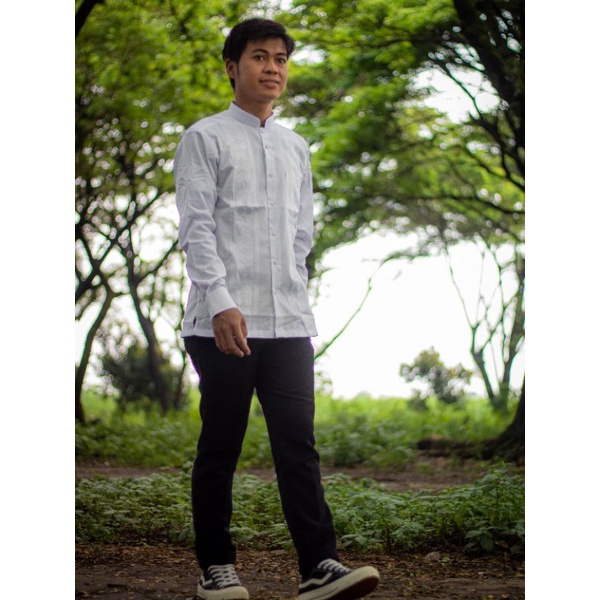 Alisan koko lengan panjang putih