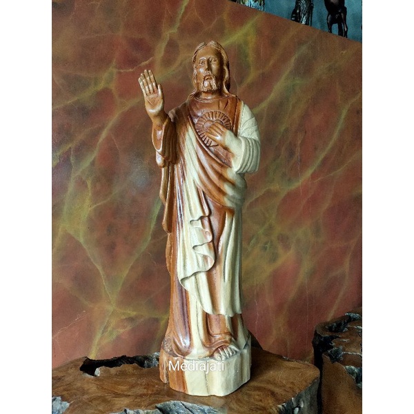 Patung Yesus Kayu Jati Solid Tanpa Sambungan