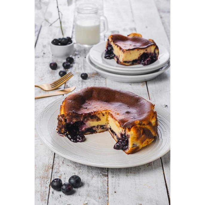 

Blueberry Basque Burnt Cheesecake - kue ulang tahun dan hari raya