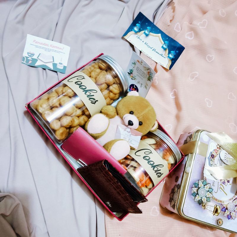 

Hampers Lebaran Kue Kering Parcel Hari Raya Ramadhan Vibes