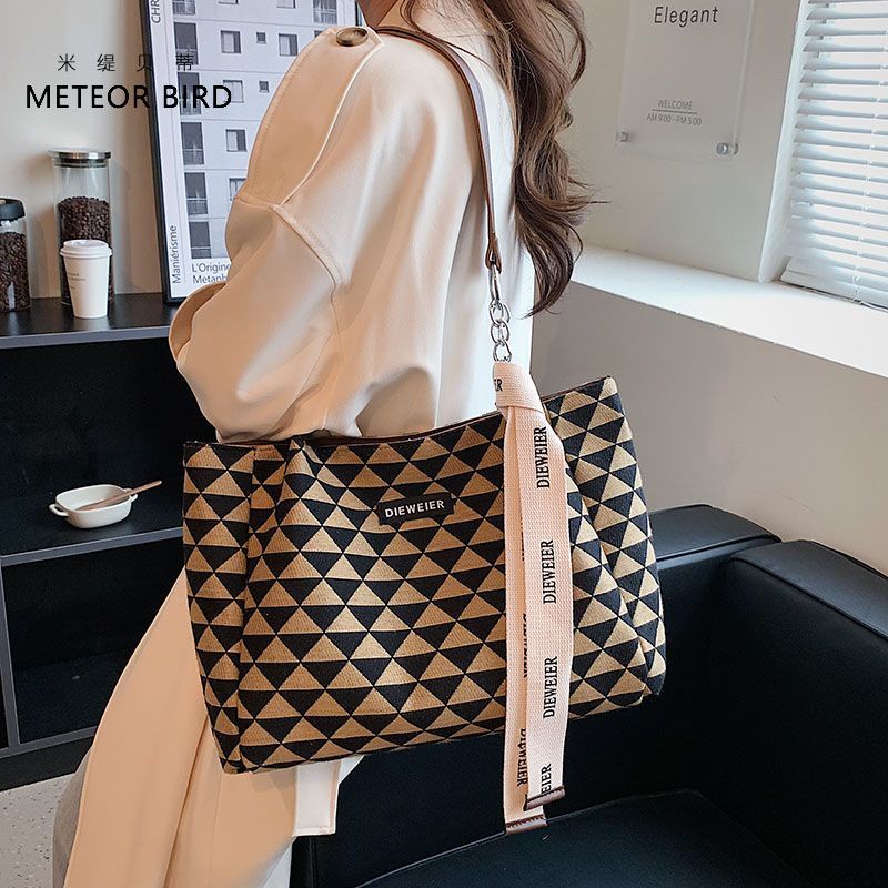 Sera Miti Betty Warna Kontras Kapasitas Besar Tote Retro Tas Besar Kasual Gaya Korea Musim Gugur dan Musim Dingin Fashion Serbaguna Kelas Tas Besar