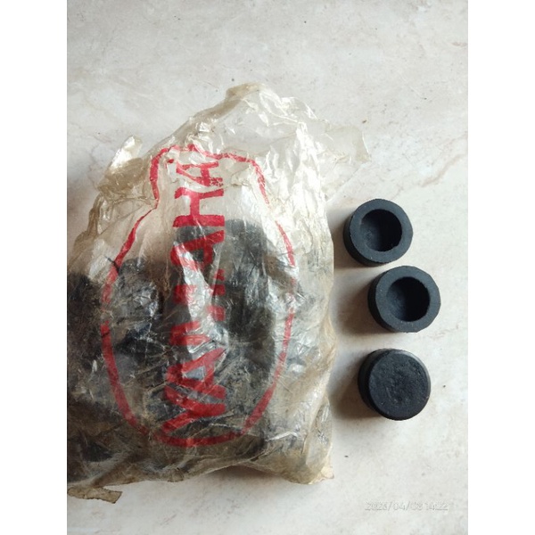 karet ganjel dumper tangki bensin tank yamaha L2 L2g yb L2dx l2s L2super nos baru stok lama sepasang
