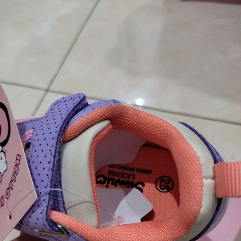 Sepatu Hello Kitty HEY006070BEI