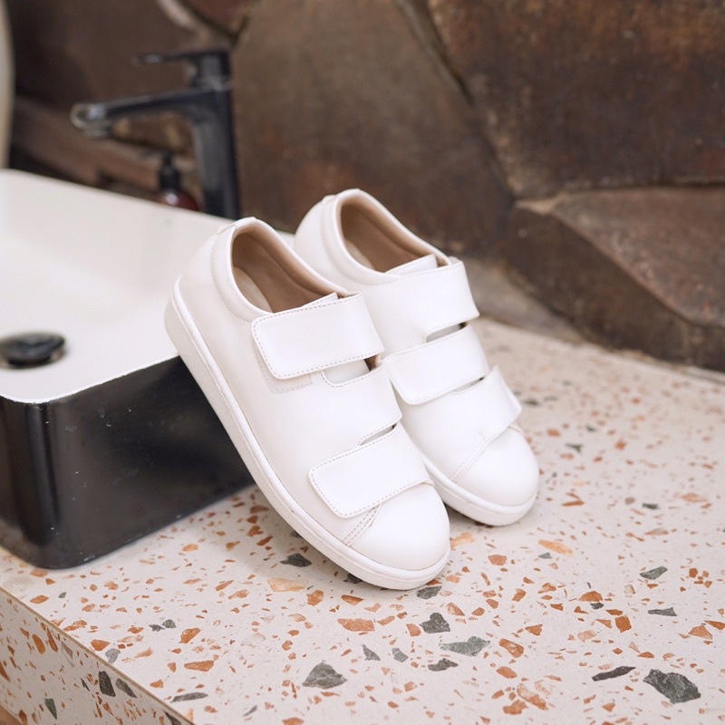 JUSTIN WHITE - Sepatu wanita / Sneakers wanita