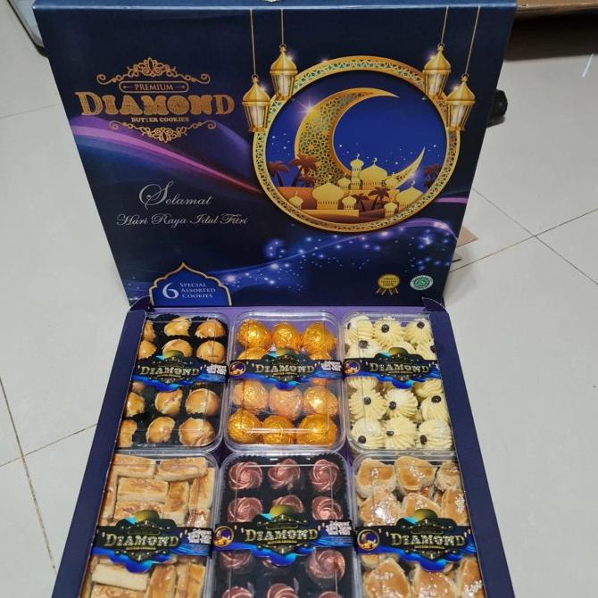 

PAKET KUE KERING DIAMOND PARCEL KUE LEBARAN PREMIUM