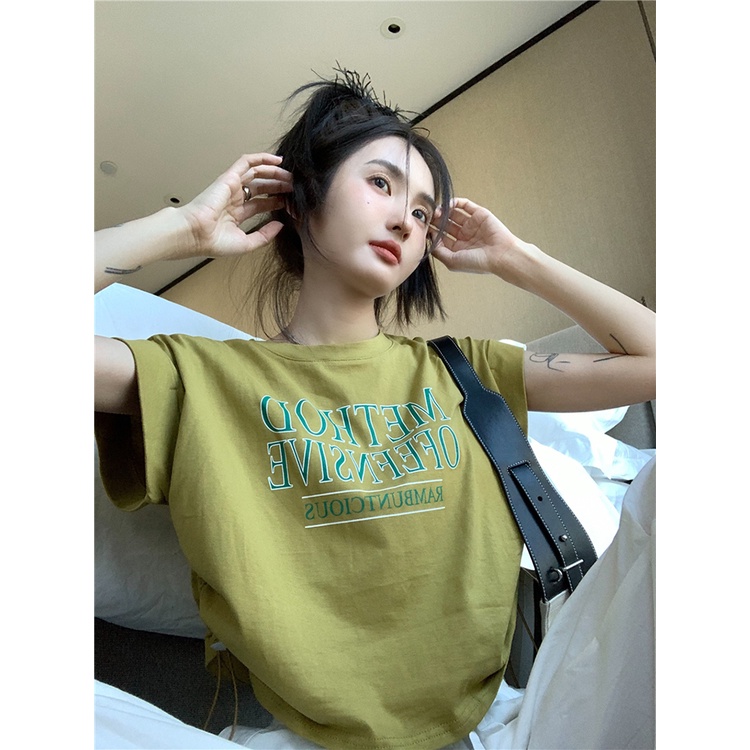 Red American retro serut lengan pendek T-shirt wanita musim panas longgar rasa desain ceruk unik unik manis dan pedas atasan pendek