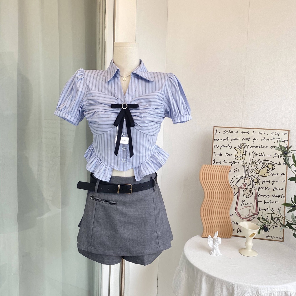 Red 2023 perguruan tinggi gaya hot gadis kemeja bergaris atas desain rasa pinggang slimming setelan rok lipit