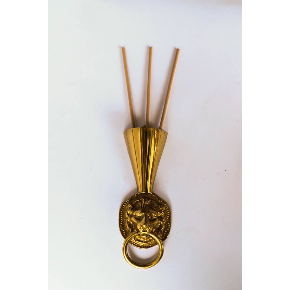 Tempat Bakar Dupa Hiolo Gantung Tembok Singa Kuningan