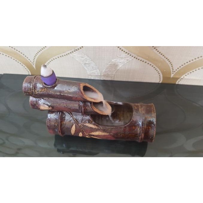 Tempat Dupa Aliran Air Terjun : Model Bambu