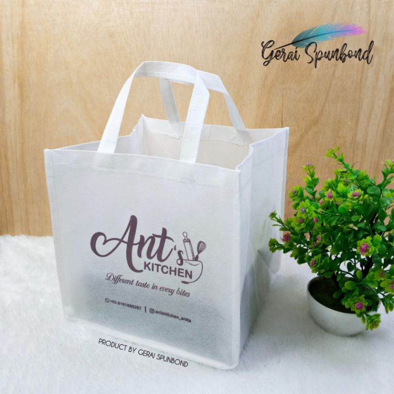 

Goodie Bag Spunbond Uk. 25cm x 25cm x 25cm Plus Sablon Custom