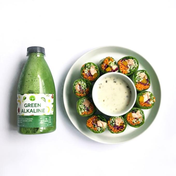 

Promo Salmon Salad Roll + Green Alkaline 330ml Smoothie Drink by Serasa