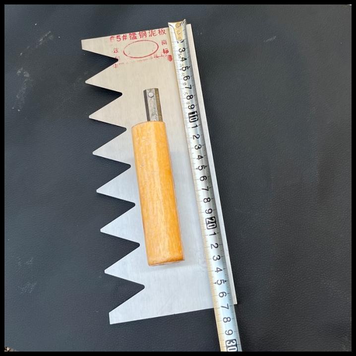 

Roskam Besi Gerigi Gagang Kayu Raskam Alat Plaster Acian Tembok