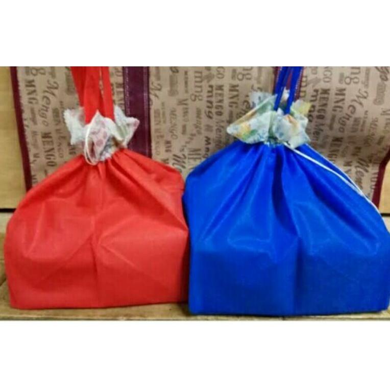 

Trending Tas Serut Kain Sponbond Motif Ukuran Kardus 22Cm Isi 12Pcs Bahan Sponbound Tas Berkat Kardus Dus Snack Hajatan Besek Kresek Tas Royal