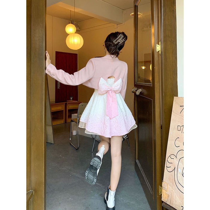 Red Design sense Hollow Back Lengan Panjang Setelan Kecil Warna Gradien Suspender Gaun Wanita Musim Gugur 2022 Baru Setelan Jas