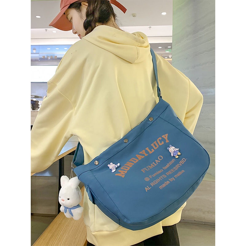 ☃✚◊Sera  Toko Kapasitas Besar Tas Wanita 2023 Baru Fashion Tas Bahu Huruf Tas Kanvas Siswa Komuter Tote Tas