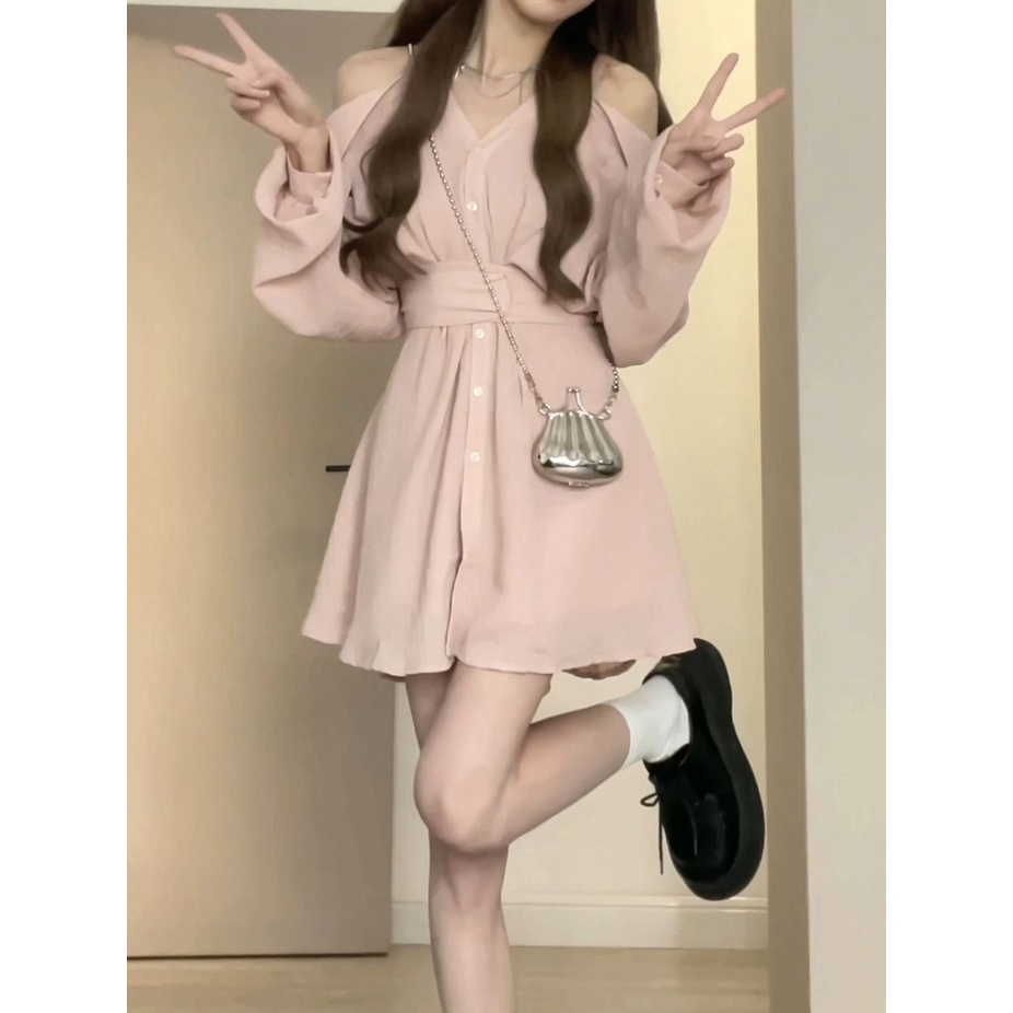 Red Gaun musim semi wanita desain baru pinggang pelangsing warna aprikot lembut memakai rok pendek kemeja tanpa tali leher halter