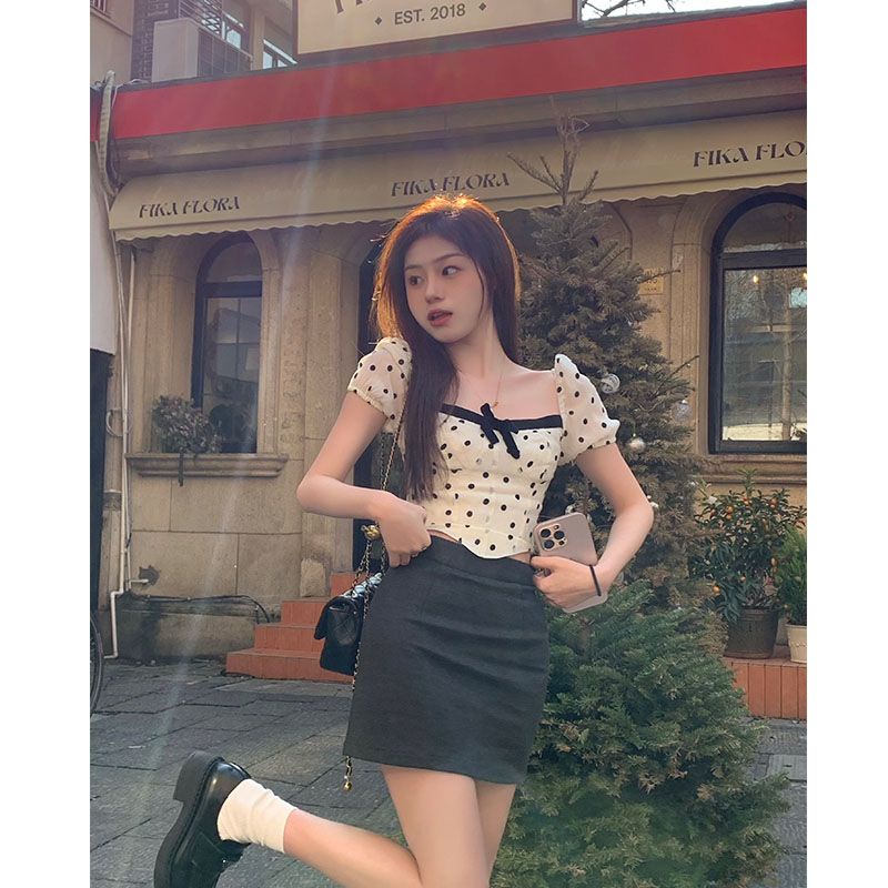 Red Spice Girls Sweet Chiffon Kemeja Wanita 2023 Musim Panas Baru Keinginan Murni Gaya Murah Hati Kerah Puff Lengan Polka Dot Atasan Kemeja wanita