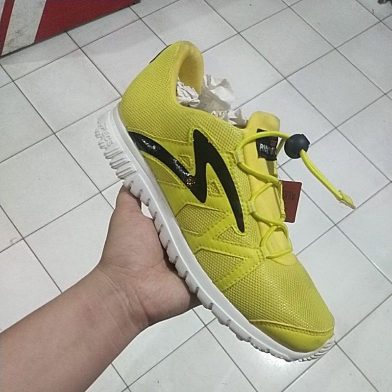 SPECS Sepatu Running Aura Original