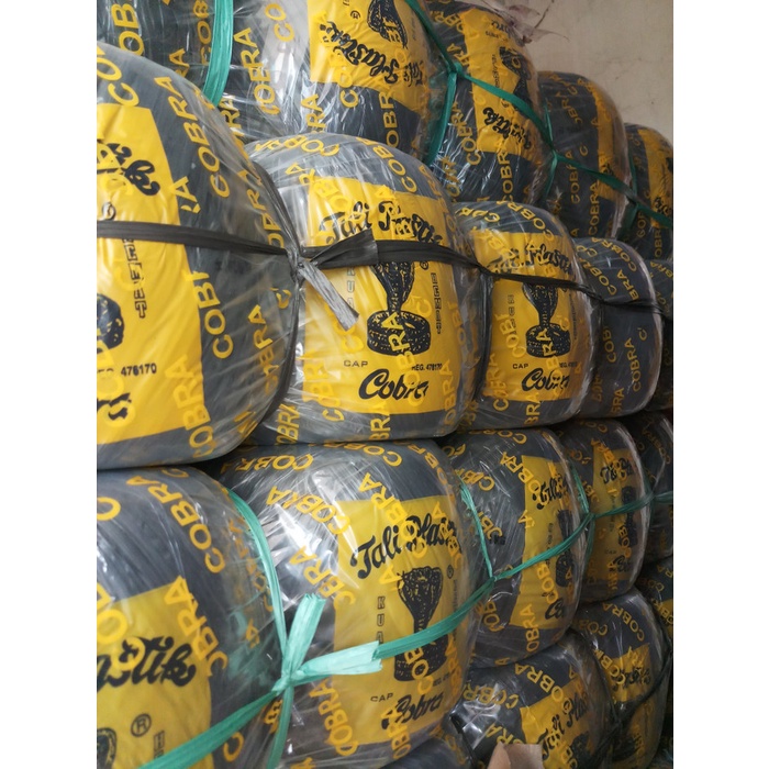 

Terlaris Tali Rafia Cobra Hitam 1Kg 1Ball ( 15Roll )