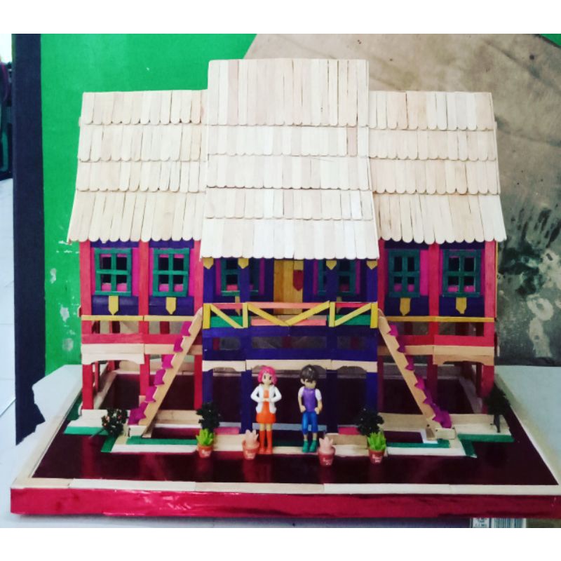 Miniatur Rumah Adat Kalimantan