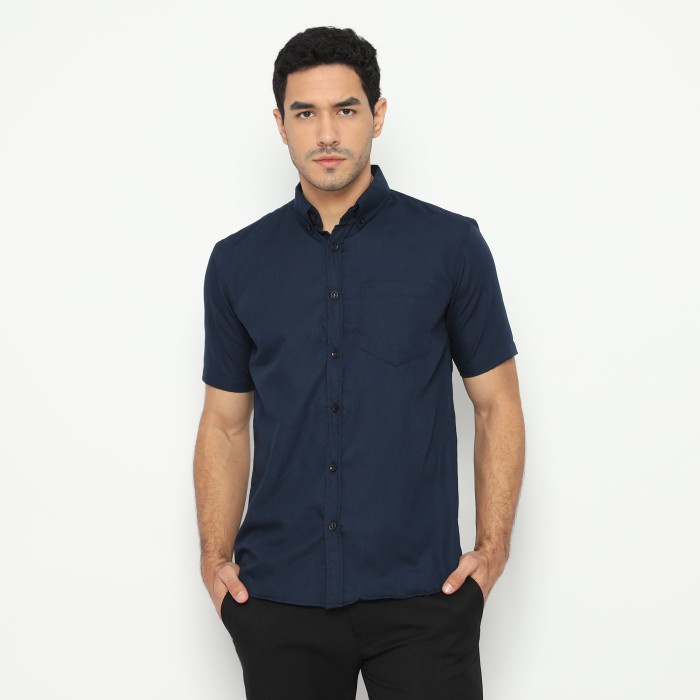 kemeja pria Enzy Basic Kemeja Pria Oxford Lengan Pendek -Navy - S(I2V1) kemeja pria dewasa lengan pa