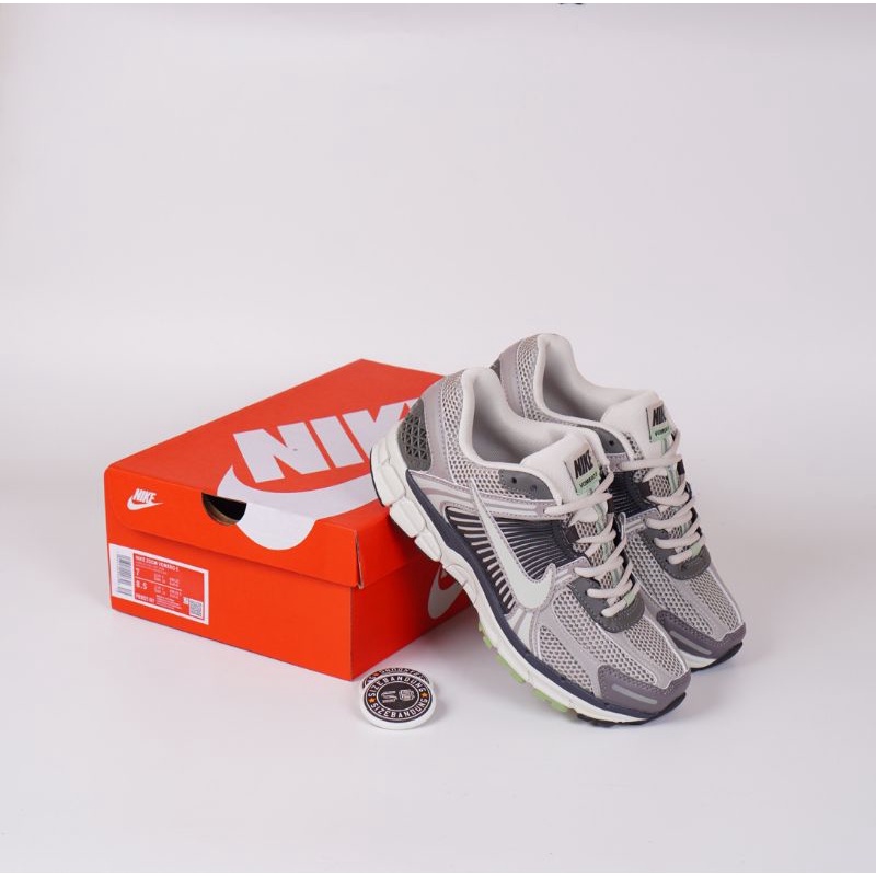 Sepatu Nike ZOOM Vomero 5 Grey