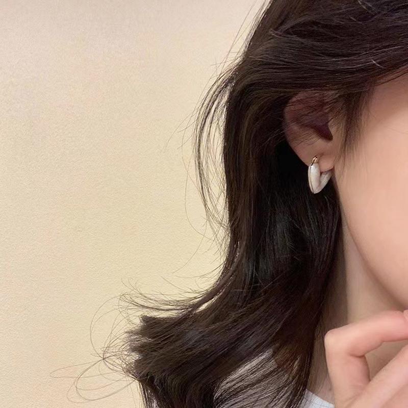 【Bayar di tempat】Anting Dan Anting Bentuk Hati Minyak Tetes Cocok Untuk Aksesoris Perhiasan Wanita