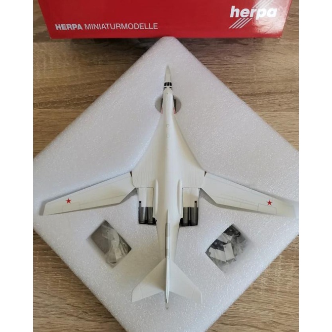 Diecast Pesawat Herpa 1/200 Tu-160 Russian Af (572118)
