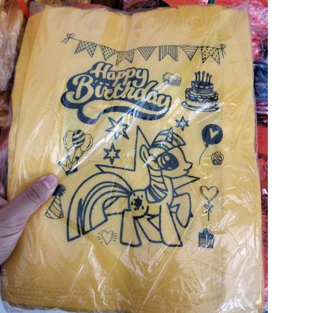 

COD TAS ULTAH ULANG TAHUN TALI 25 X 35 HARGA untuk SATUAN TAS YA SATUAN / PERLEMBAR KUDA PONI