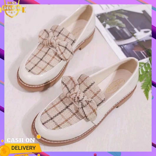 Sandal Wanita Kekinian 2023 Simple Elegan Hak Tinggi Wisuda Slip On Perempuan Sepatu Santai Docmart 