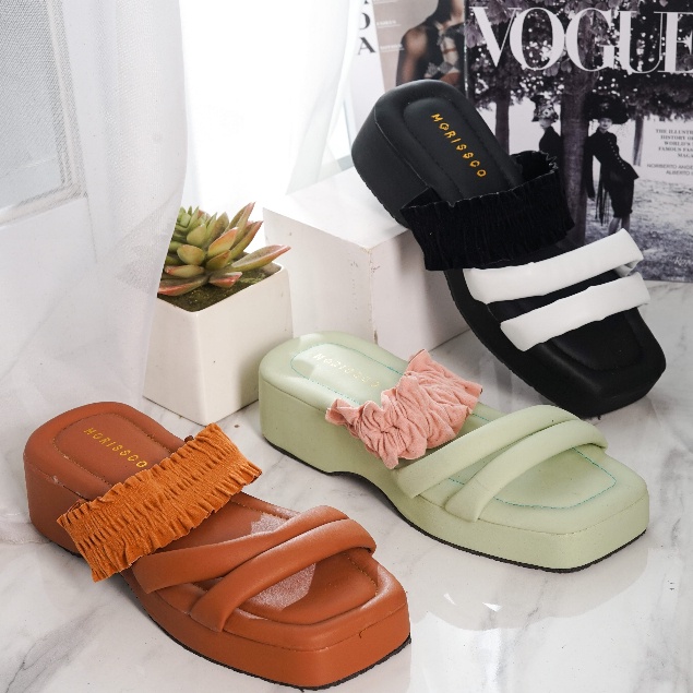 Sandal Wanita Wedges Strap Kerut AB 83