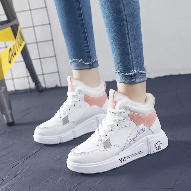 Sepatu Wanita Sneakers Kets Bertali Kasual Fashion Shoes Anti Slip KSM 17