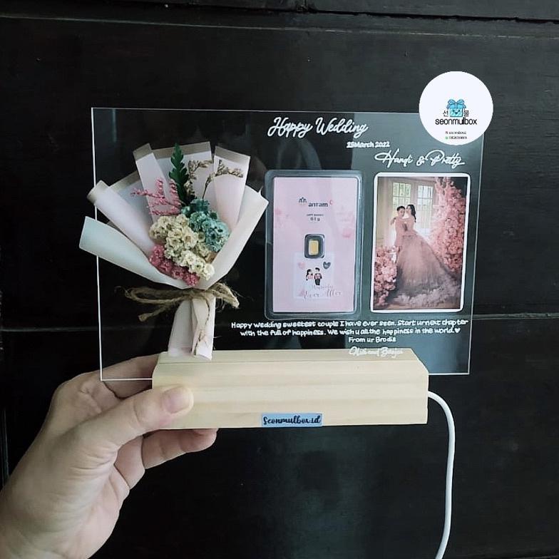 

Hampers Gift Box Custom Akrilik Acrylic Hadiah Kado Wisuda Ulang Tahun Anniversary Persegi Ukuran A5