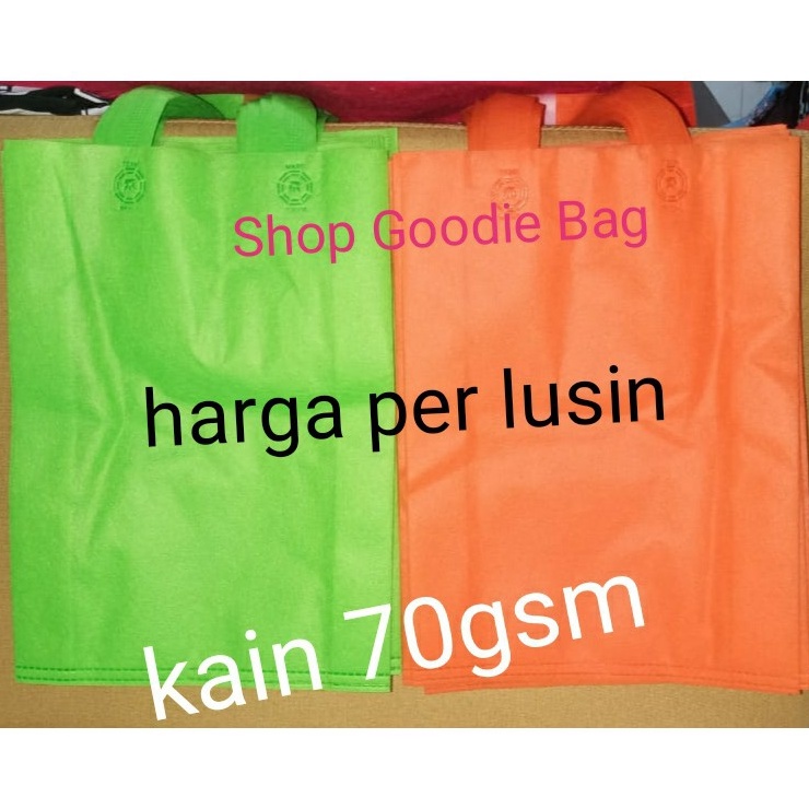 

[WCE54] 1lusin (12pcs) PaHe ( PAket HEmat ) Goodie Bag Handle uk 25x35x8 kain 70gsm / Tas Spunbond ✫Murah