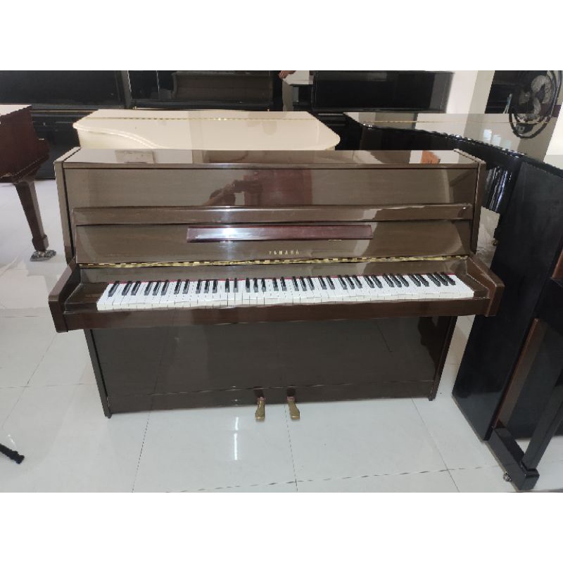 Piano Yamaha LU-80 warna coklat
