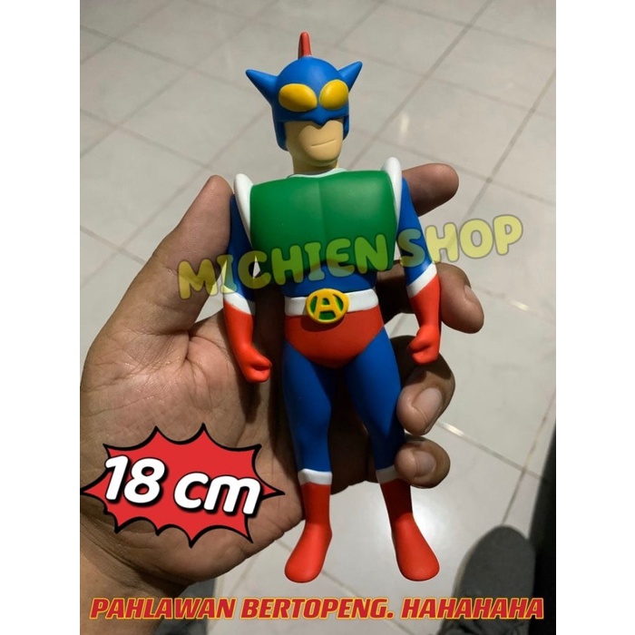 Figure Action Kamen Crayon Shin Chan Pahlawan Bertopeng