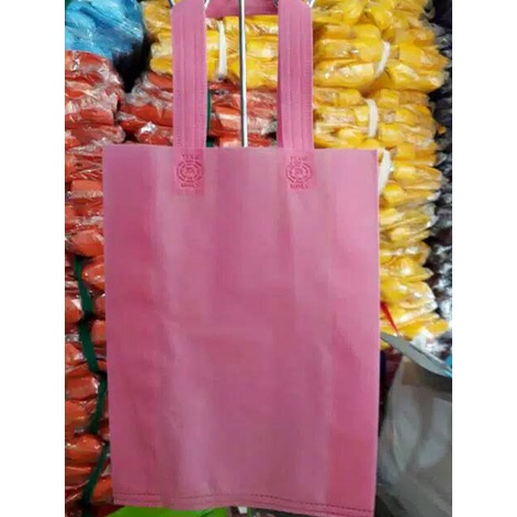 

12 pcs) tas spunbond goodie bag 25x35x10 cm | tas kain spunbond,tas belanja,tas souvernir,tas promosi,tas ultah,tas hajatan,tas sablon 45
