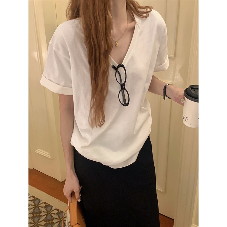 Red Design sense niche v-neck simple lengan pendek T-shirt wanita musim panas longgar 2023 baru slimming all-match atasan abu-abu