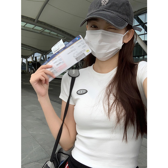 Red Retro Merah Bahu T-shirt Wanita Lengan Pendek Musim Panas Baru Slim Fit Katun Tipis T-shirt Hot Girl Pendek Ketat top