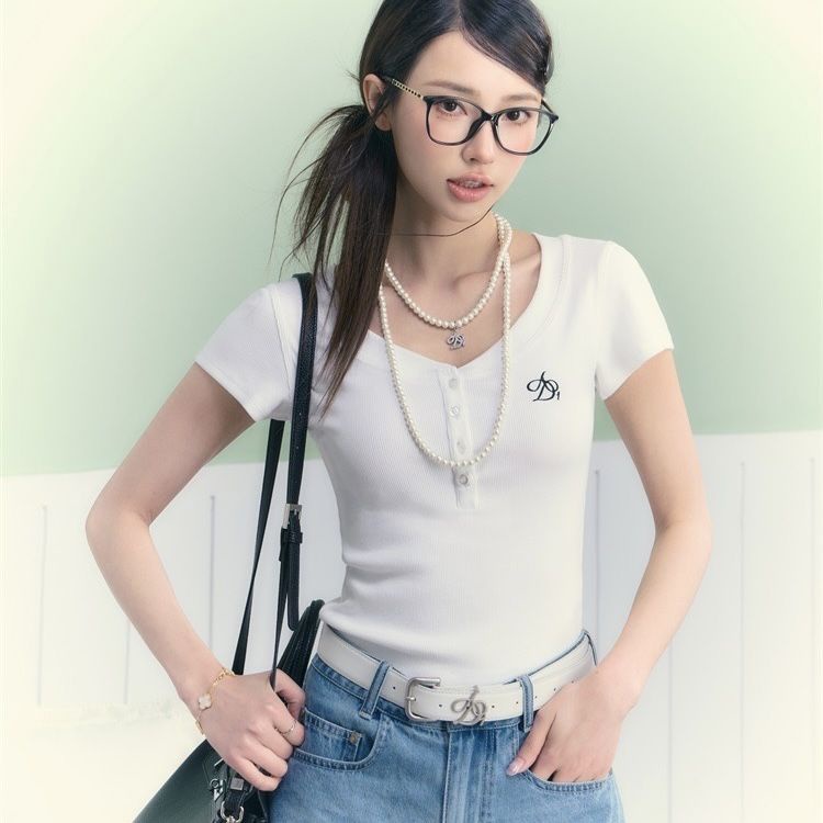 Red ANDYET AD1 23/SS Asli Bordir Logo Tombol Setengah Kerah Terbuka Lengan Pendek Musim Panas Ramping Rajutan T-shirt untuk Wanita