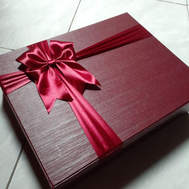 

Promo APOLLO MAROON GIFTBOX KOTAK KADO SPESIAL VOLUME 2 KG