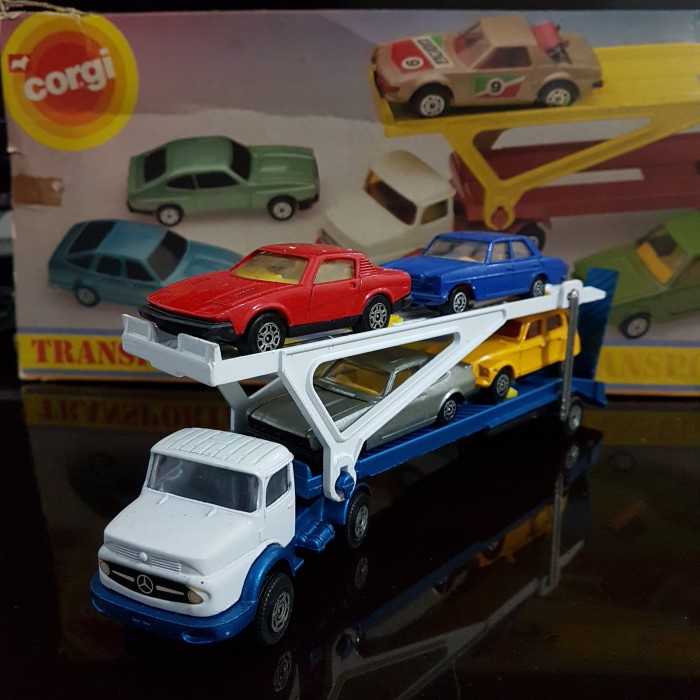 MUST HAVE CORGI JUNIORS ENGLAND MERCEDES TRANSPORTER SET TERMURAH
