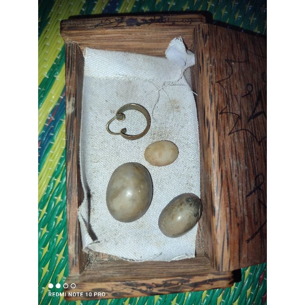 Berbagai mustika wingit bertuah simpanan orang desa