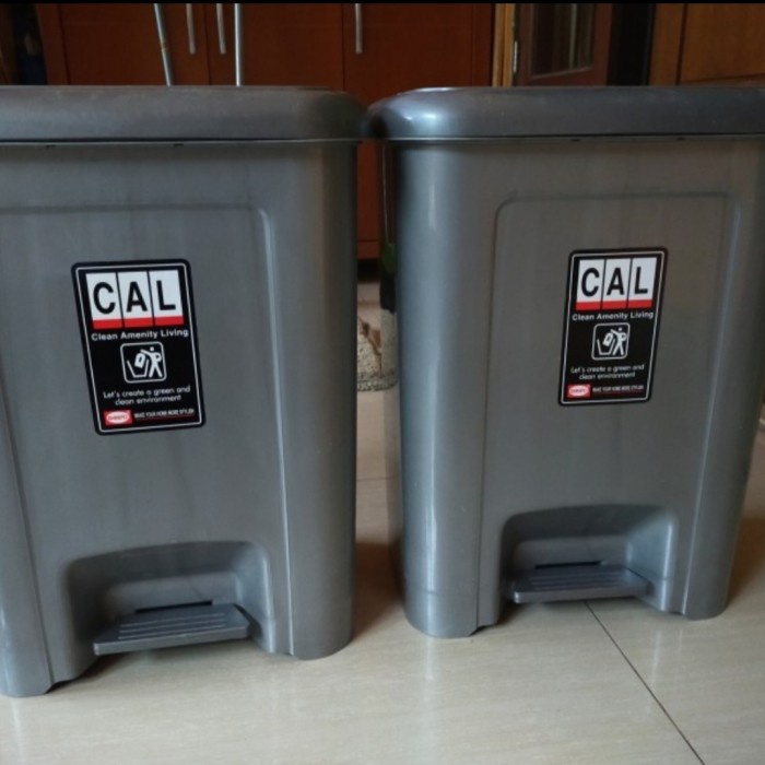 Tempat Sampah Injak Segi Shinpo 25 Liter/Tong Sampah Injak 25 Liter