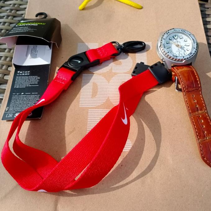 

Lanyard Nike Breakaway Corak