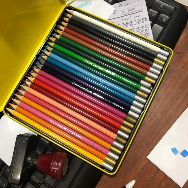 

93 Pensil warna sisa export 24 warna isi biasa kaleng 42