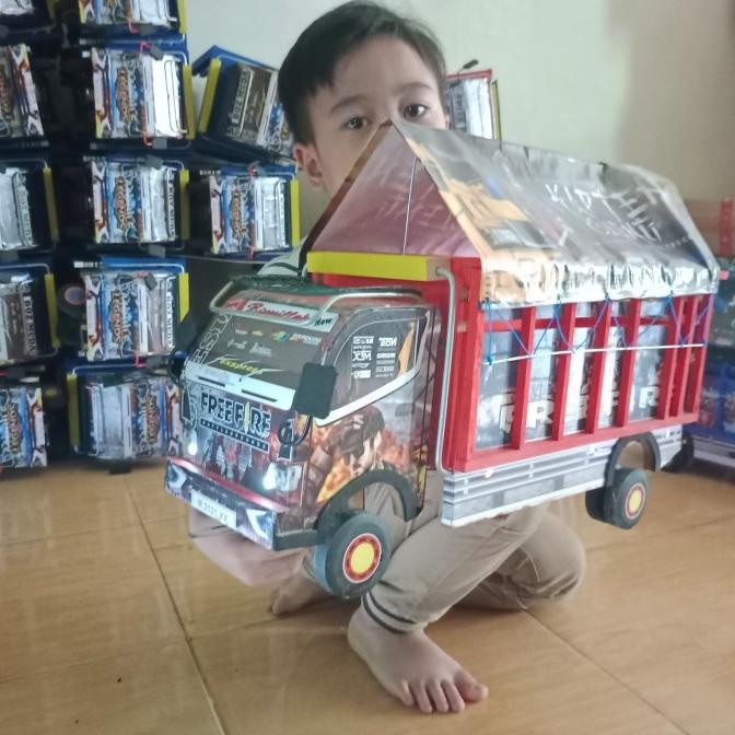 PROMO MINIATUR TRUK FUSO GIGA KAYU TEBAL MAINAN ANAK BISA DINAIKI BAN BELOK TERMURAH