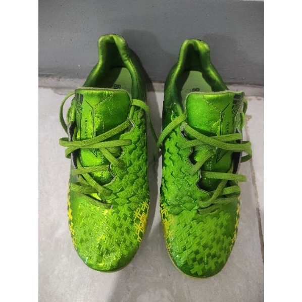 Sepatu Bola Adidas Predator Second
