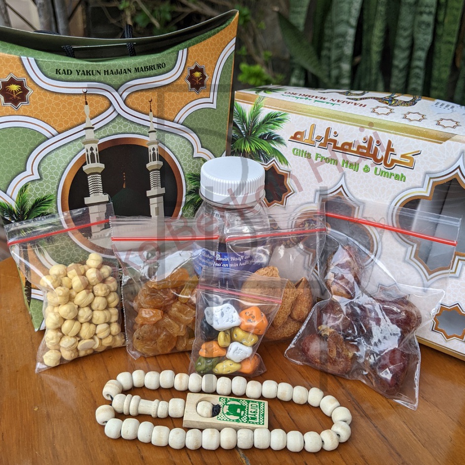 

6.6 Brand Paket Oleh oleh Haji dan Umroh Lengkap Air Zamzam Original + Kacang Almond + Coklat Kerikil + Tasbih